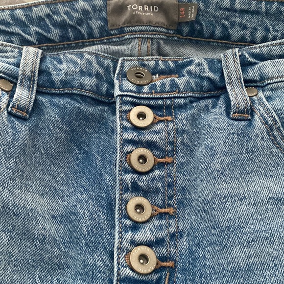 Torrid Distressed Mom Jeans - Light Wash - Picture 4 of 6